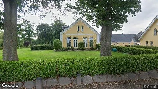 Boligudlejningsejendomme til salg i Blommenslyst - Foto fra Google Street View