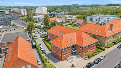 Veldisponeret kontor-og lagerejendom i attraktivt erhvervskvarter