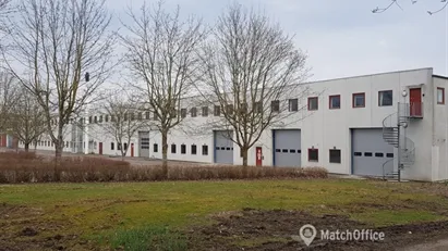 Højloftet lager med kontor Højloftet lager med kontor