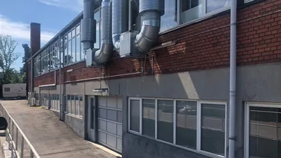 Flot opvarmet lejemål indeholdende, lager, kontor, køkken, bad og Wc