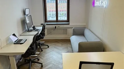 Lukket kontor midt på Rådhuspladsen. Udlejes fra i dag!