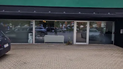 Stort 4 kantet lokale, med egen parkring