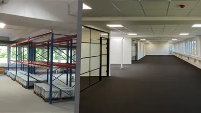 Lager- og kontorlejemål med pæne glasløsninger. klimaanlæg og stort kantineområde Lager- og kontorlejemål med pæne glasløsninger. klimaanlæg og stort kantineområde