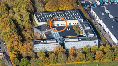 Højloftet lager med fleksibelt valg af kontor