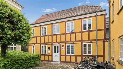 Kontor med karakter midt i centrum