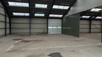 Erhvervslejemål / Lager med fine faciliteter udlejes