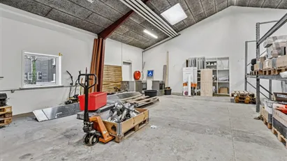 390 m² lager/kontor i større erhvervspark
