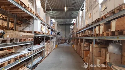 Lager med port og pallereoler