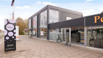 Fleksibelt butikslejemål med lager og portadgang