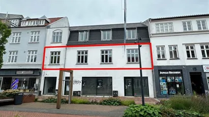 Nyrenoveret kontorlokaler med p-pladser i Kolding midtby