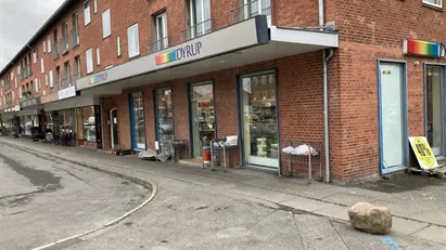 Åbent og lyst butikslokale til leje