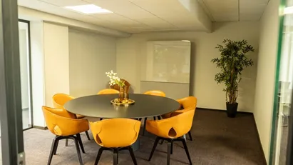 Ingen binding, kontor til 9.000 kr.