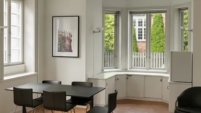 Stilfuldt og repræsentativt kontor/klinik i herskabelig og sjælfuld erhvervsvilla - Ehlersvej 7