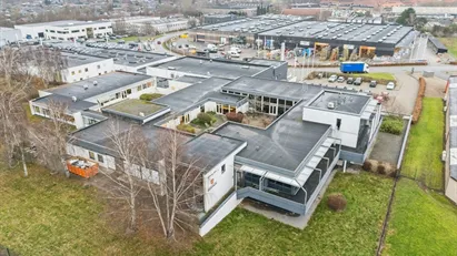 220 m² lager eller showroom i Kokkedal Industripark