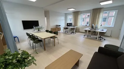 2-plans nyistandsat kontor- og lagerlejemål på attraktiv placering