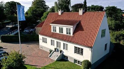 18 lækre m2 til krops- eller samtaleterapeut i smuk villa i Lyngby
