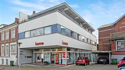 Klinik/kontor på 1. sal med udsigt til Slotssøen