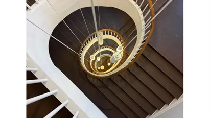 Lyst og eksklusivt kontor med udsigt over Hauser Plads, 2 min. fra Nørreport – klar til indflytning