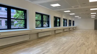 Kontorlejemål / flerbrugerejendom i Allerød m. kantine. reception og gratis parkering