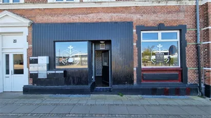 Café, kontor, klinik, frisør m.m. - i alt 87 kvm