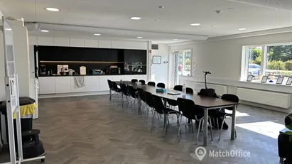 Rigtigt flotte kontorer med god synlighed