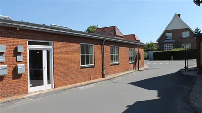 Velbeliggende mindre kontor på Pakhusgården