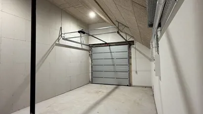 DET GAMLE MEJERI - Mejlbyvej 656, 8530 Hjortshøj - 50m2 nyistandsat hal med elektrisk ledhejseport 3x3 meter