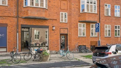 Flot butik med kældershowroom