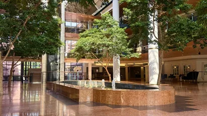 Flerbrugerejendom m. kantine, reception og gratis parkering