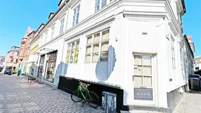 Nyetableret café i Latinerkvarteret - i alt ca. 95 kvm