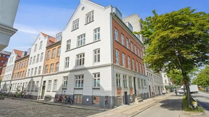 Flot erhvervslejemål ved Søerne – ideelt til kontor, showroom eller lager