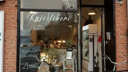 En flot butik med toilet, tæt på Amagerbrogade.