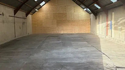 230 kvm. lagerhal med fast bund. Bygning er beliggende i Holstebro Kommune 230 kvm. lagerhal med fast bund. Bygning er beliggende i Holstebro Kommune