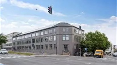 Helt nyrenoverede flotte lyse lokaler med super beliggenhed