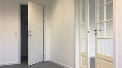 Fine aflukkede kontorer m. fællesfaciliteter