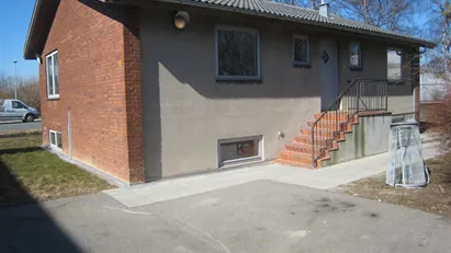 Villa med stueetage og høj kælder!