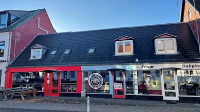 Lille butik med god synlighed til leje