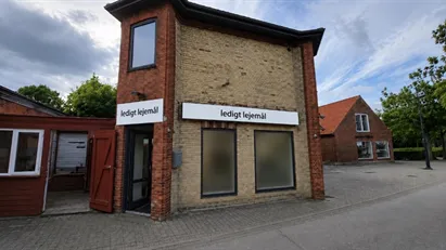 Nyistandsat og klart til butik / catering mv. lige ved by og station