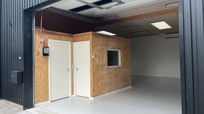 Højloftet Lager med stor port