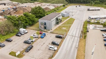 STORT OPLAGSPLADS MED KONTOR I HEDEHUSENE