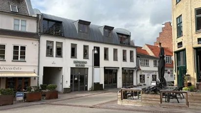 Attraktivt café- eller butikslokale på Næstveds populære cafétorv