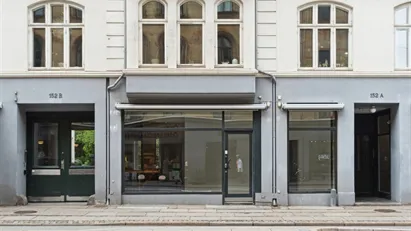 Butik eller frisørsalon i charmerende ejendom