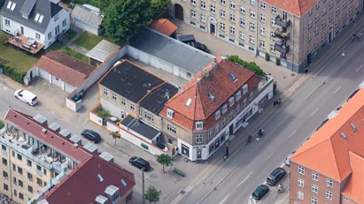 2-plans nyistandsat kontor- og lagerlejemål på attraktiv placering