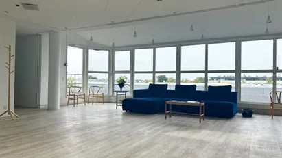 3 moderne lyse lokaler i et sundhedshus med bemandet reception