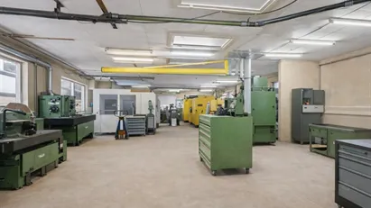 SELVSTÆNDIG LAGEREJENDOM MED EGEN GRUND OG PORT