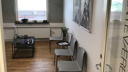 13 m2 klinik, kontor i Åbyhøj til leje