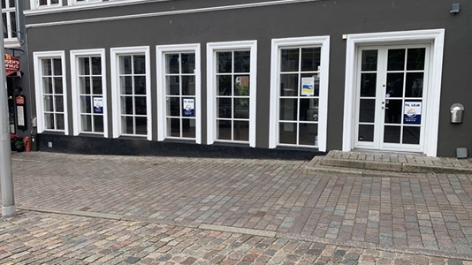 130 m2 butik, klinik i Viborg til leje