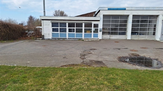 533 - 1166 m2 butik, lager, produktion i Rønne til leje