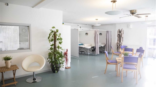 10 - 450 m2 klinik, klinik i Hammel til leje