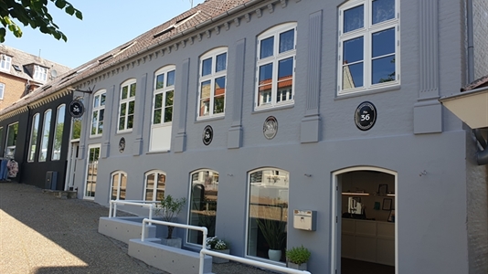 150 m2 butik, klinik, showroom i Hadsund til leje